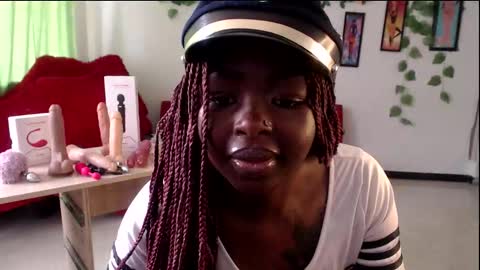 Snapshot of zooee_p chatting on February 6, 2026, 6:44 pm Zooe online show from February 6, 2026, 6:44 pm