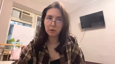 Snapshot of zoraidamorini chatting on November 13, 2025, 10:36 am Hello My name is Lia im new model here and welcome to little world online show from November 13, 2025, 10:36 am