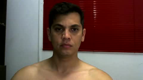 zoro_00 online show from November 12, 2025, 12:33 am