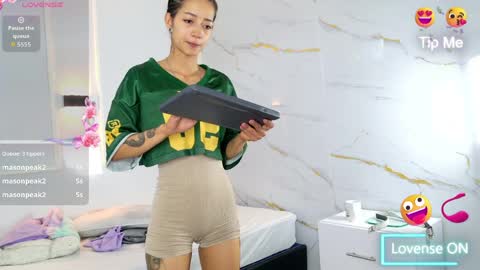 Snapshot of zorravioleta chatting on April 10, 2026, 12:43 pm Violeta online show from April 10, 2026, 12:43 pm