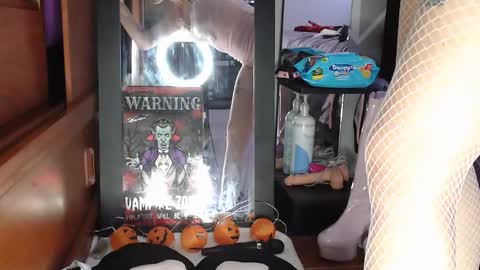 zpzphot online show from October 23, 2025, 9:02 pm