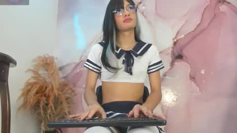 Zuri Lux online show from November 23, 2025, 9:58 pm