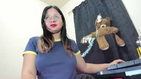 Im Zusan My schedule is from 1030pm to 430 am colombian time online show from July 20, 2026, 12:47 am