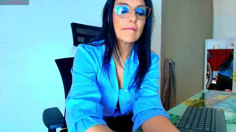 Snapshot of zuzana21 chatting on November 6, 2025, 1:01 pm Zuzana21 online show from November 6, 2025, 1:01 pm