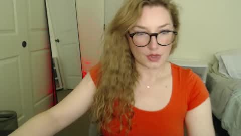 Snapshot of zuzuclaire chatting on March 18, 2026, 8:45 pm Carly online show from March 18, 2026, 8:45 pm