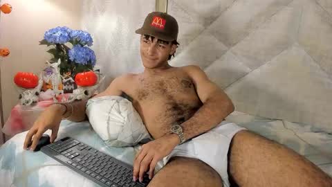 Snapshot of zyan_moreno chatting on October 27, 2025, 2:10 pm zyan_moreno online show from October 27, 2025, 2:10 pm