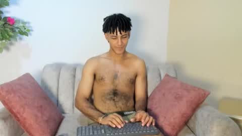 Snapshot of zyan_moreno chatting on November 10, 2025, 4:39 pm zyan_moreno online show from November 10, 2025, 4:39 pm