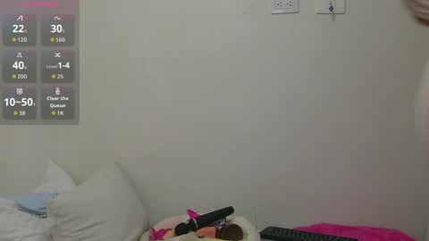 Snapshot of zyra_vex chatting on June 1, 2026, 1:35 pm Zyra Vex online show from June 1, 2026, 1:35 pm