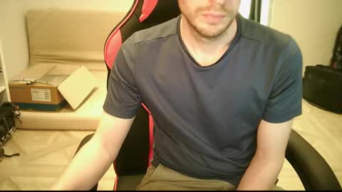 Snapshot of zyriosben chatting on February 18, 2025, 3:43 pm zyriosben online show from February 18, 2025, 3:43 pm