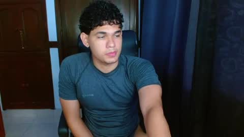 Snapshot of zyrosxk chatting on April 25, 2026, 6:27 am antonio felipe online show from April 25, 2026, 6:27 am