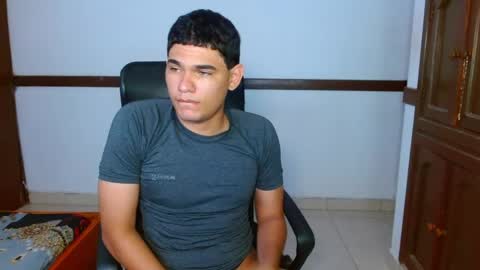 Snapshot of zyrosxk chatting on May 11, 2026, 9:04 am antonio felipe online show from May 11, 2026, 9:04 am