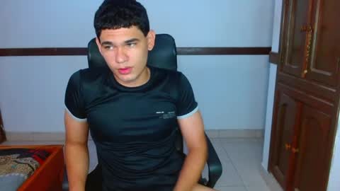 Snapshot of zyrosxk chatting on May 17, 2026, 8:01 am antonio felipe online show from May 17, 2026, 8:01 am