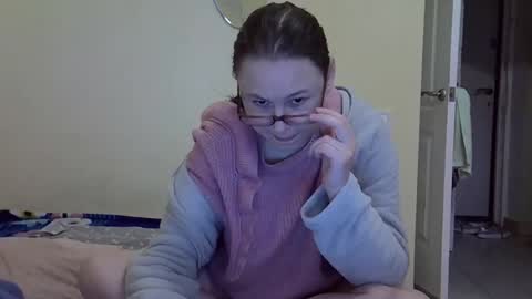 Zyuhre online show from November 19, 2025, 11:32 am