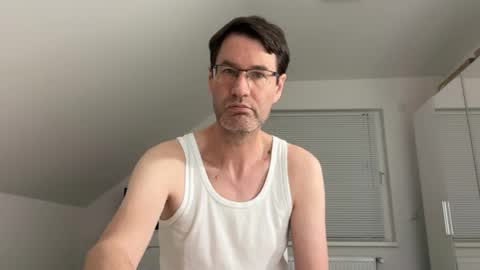 Snapshot of zzz123_cam chatting on April 5, 2026, 10:07 pm zzz123_cam online show from April 5, 2026, 10:07 pm