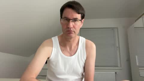 Snapshot of zzz123_cam chatting on April 6, 2026, 3:35 pm zzz123_cam online show from April 6, 2026, 3:35 pm