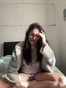 Lunaabbey online show from March 31, 2026, 7:20 am