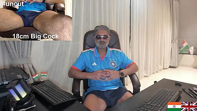 Snapshot of OnlineBossUK chatting on January 30, 2025, 3:08 pm OnlineBossUK online show from January 30, 2025, 3:08 pm