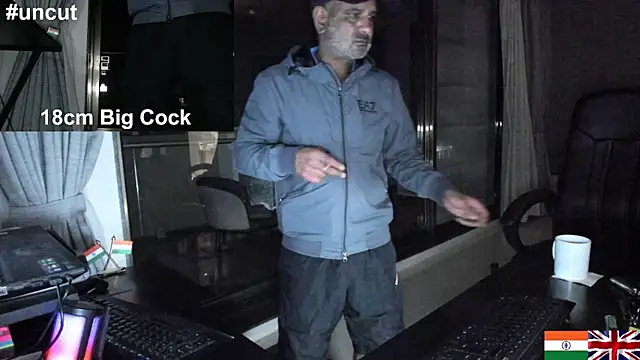 Snapshot of OnlineBossUK chatting on January 31, 2025, 8:01 pm OnlineBossUK online show from January 31, 2025, 8:01 pm