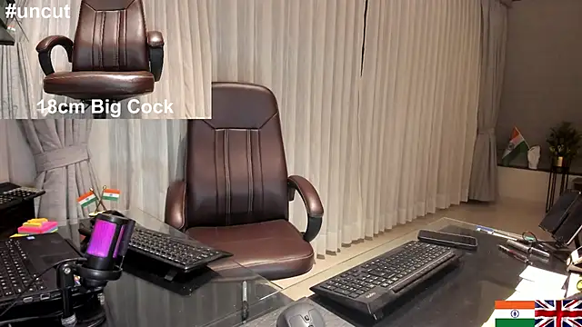 Snapshot of OnlineBossUK chatting on February 3, 2025, 7:31 pm OnlineBossUK online show from February 3, 2025, 7:31 pm