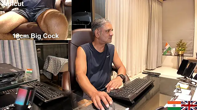 Snapshot of OnlineBossUK chatting on February 14, 2025, 2:54 pm OnlineBossUK online show from February 14, 2025, 2:54 pm