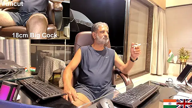 Snapshot of OnlineBossUK chatting on March 1, 2025, 4:54 pm OnlineBossUK online show from March 1, 2025, 4:54 pm