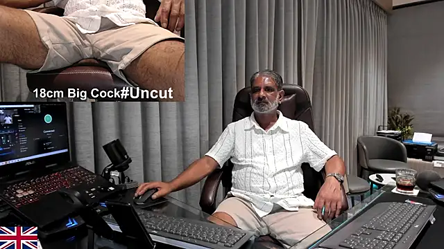 Snapshot of OnlineBossUK chatting on May 19, 2026, 1:56 am OnlineBossUK online show from May 19, 2026, 1:56 am
