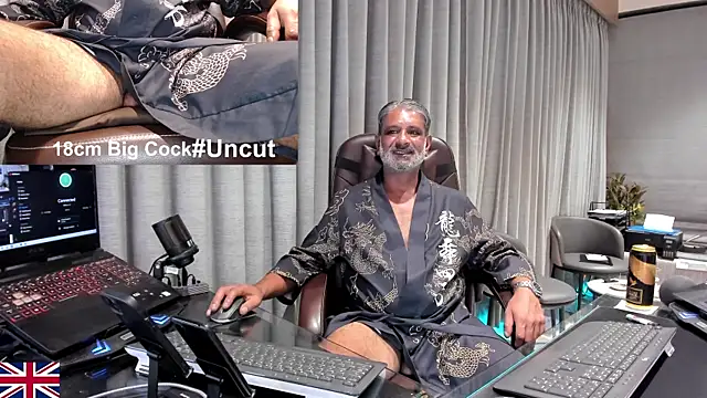 Snapshot of OnlineBossUK chatting on May 24, 2026, 10:48 pm OnlineBossUK online show from May 24, 2026, 10:48 pm