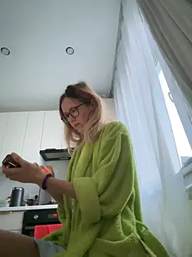 angelmommu online show from February 9, 2025, 4:36 am