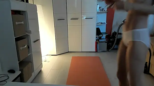 angelmommu online show from February 22, 2025, 6:28 am