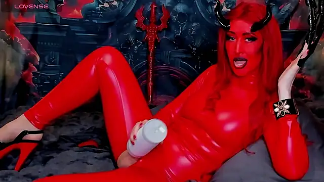 Snapshot of EvaDominatrix chatting on October 12, 2025, 7:46 pm EvaDominatrix online show from October 12, 2025, 7:46 pm