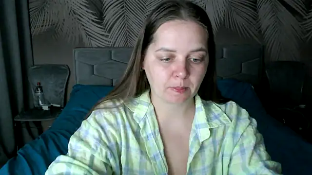 Snapshot of uliastar chatting on November 21, 2025, 8:24 am uliastar online show from November 21, 2025, 8:24 am