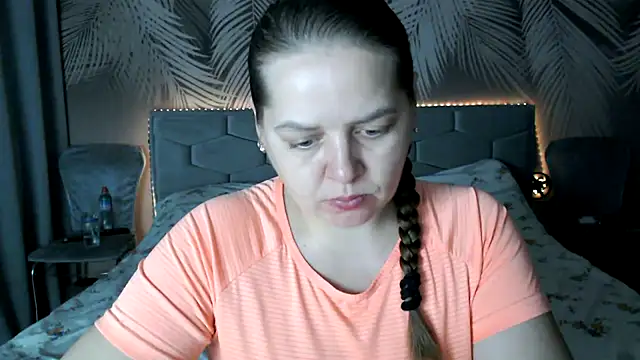 Snapshot of uliastar chatting on December 1, 2025, 7:35 am uliastar online show from December 1, 2025, 7:35 am