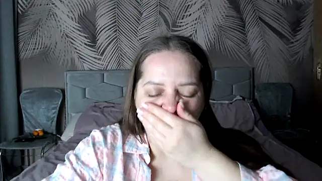 Snapshot of uliastar chatting on December 5, 2025, 7:06 am uliastar online show from December 5, 2025, 7:06 am