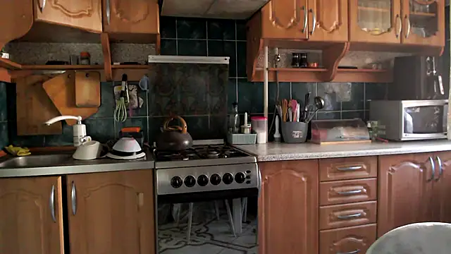 uliastar online show from April 5, 2026, 6:10 am