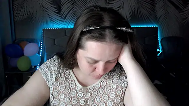 Snapshot of uliastar chatting on June 5, 2026, 6:52 am uliastar online show from June 5, 2026, 6:52 am