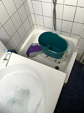 Snapshot of bastiiioooo chatting on December 18, 2025, 12:00 pm bastiiioooo online show from December 18, 2025, 12:00 pm