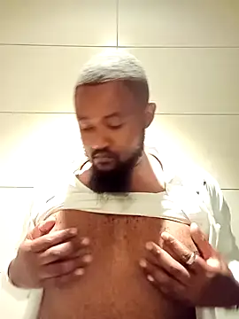 Snapshot of douksm chatting on February 7, 2025, 12:17 pm douksm online show from February 7, 2025, 12:17 pm