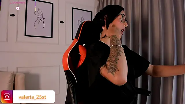 Snapshot of valeriia25_ chatting on November 28, 2025, 10:23 pm valeriia25 online show from November 28, 2025, 10:23 pm