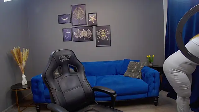 Katewalker  online show from December 5, 2024, 6:11 pm