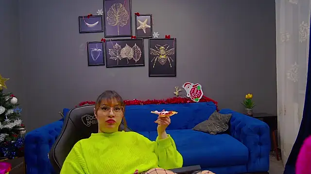 Katewalker  online show from December 21, 2024, 9:15 pm