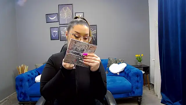 Katewalker  online show from February 6, 2025, 6:13 pm