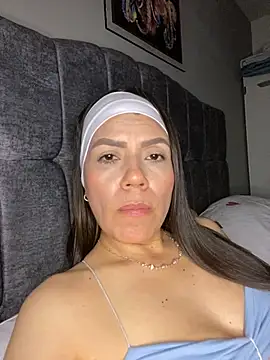 Snapshot of martina_contreras chatting on April 9, 2026, 7:03 am martina contreras online show from April 9, 2026, 7:03 am