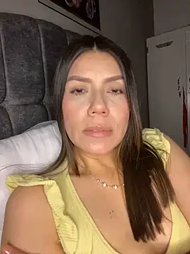 Snapshot of martina_contreras chatting on April 16, 2026, 5:08 am martina contreras online show from April 16, 2026, 5:08 am