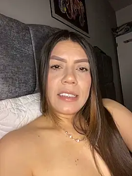 Snapshot of martina_contreras chatting on May 7, 2026, 6:08 am martina contreras online show from May 7, 2026, 6:08 am