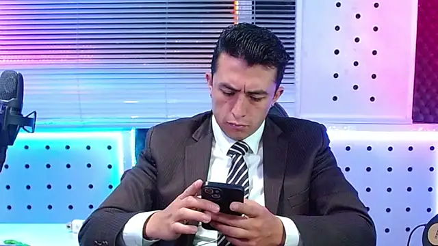 Snapshot of Darko0717 chatting on April 30, 2026, 11:05 am Darko0717 online show from April 30, 2026, 11:05 am