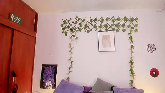 Cata green online show from November 25, 2025, 8:09 pm