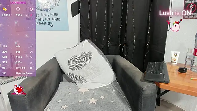 Snapshot of alexysgray chatting on November 26, 2025, 4:30 pm alexysgray online show from November 26, 2025, 4:30 pm