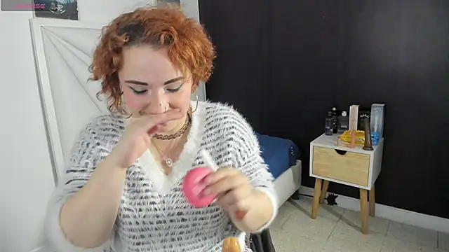 samanthaanderson  online show from October 8, 2025, 10:07 pm