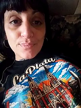 estefyzapata online show from May 6, 2026, 7:41 pm
