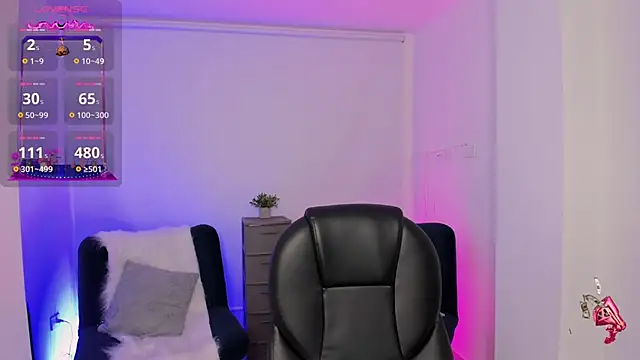 emilly smith 1 online show from October 17, 2025, 3:42 am